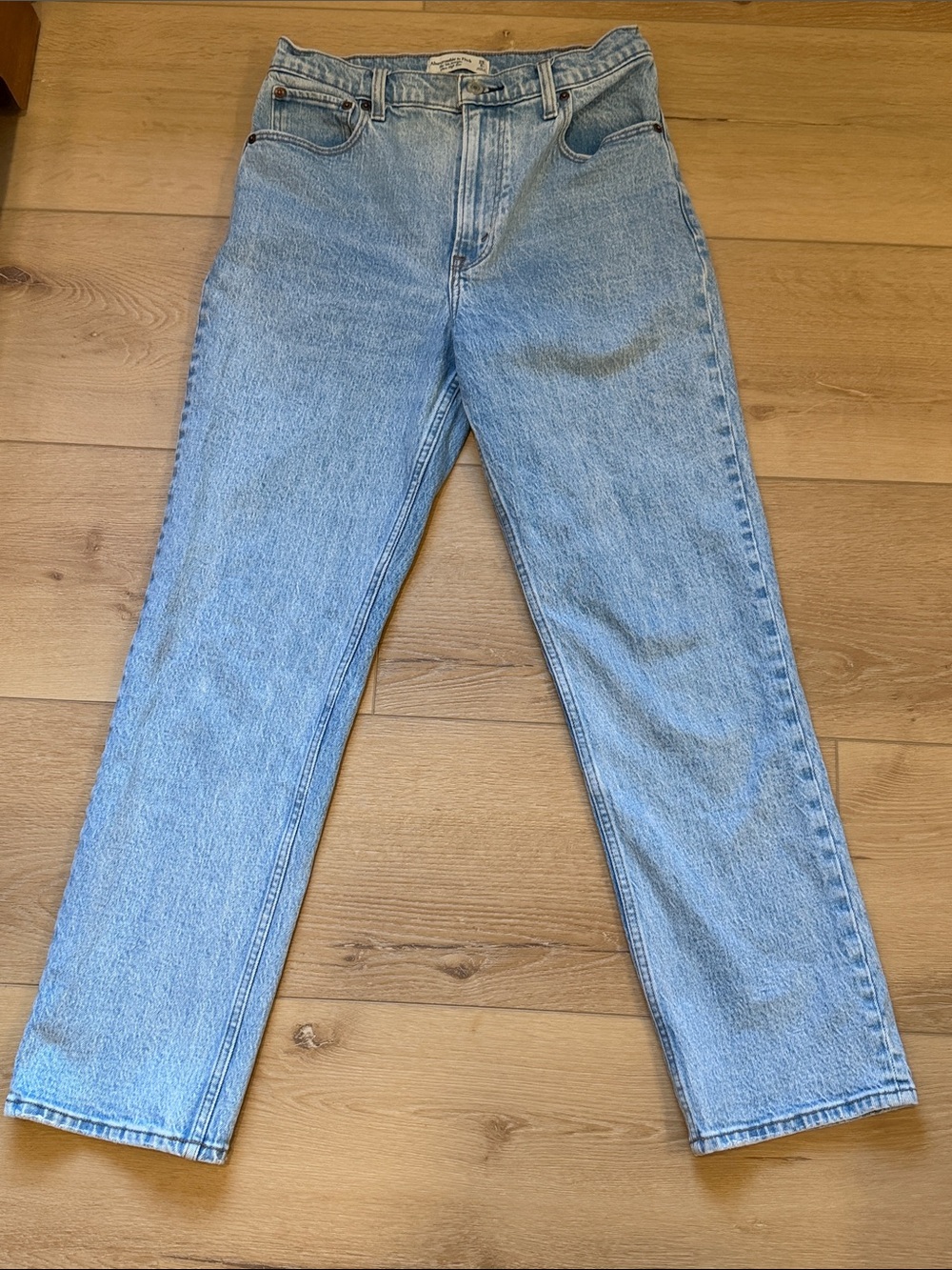 Abercrombie & Fitch 90s Straight Ultra High Rise Light Wash Jeans 28/6 Short